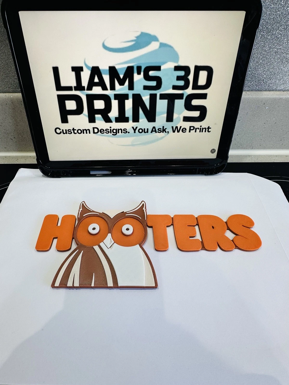 Decorative Hooters Restaurant Logo Sign Display Wall Plaque Room
